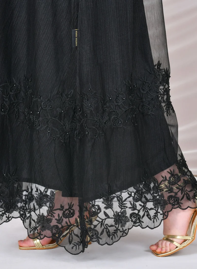 HAWRAA ABAYA A black, quarter-circle wrap abaya made of organza fabric with elegant and sophisticated embroidery at the bottom of the abaya.